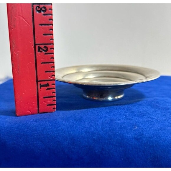 RARE Sterling Silver Ridged Trinket dish with an 1882 Morgan Silver Dollar Base - Picture 10 of 10